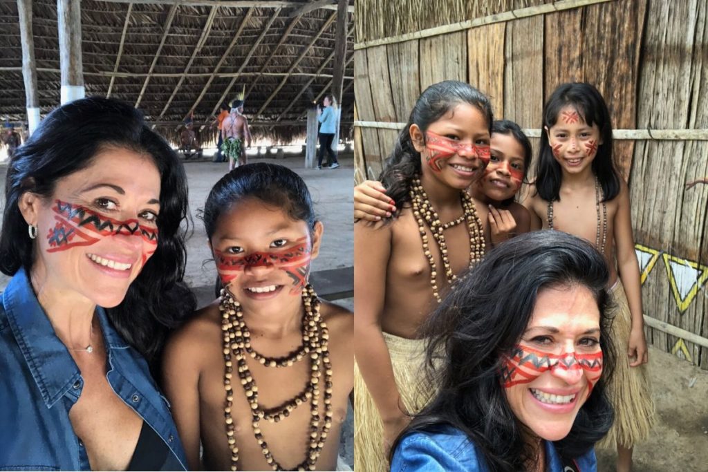 colagem de fotos da turista com indígenas da tribo de manaus